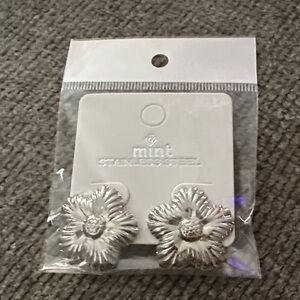 Mint Silver Flower Stud Earrings